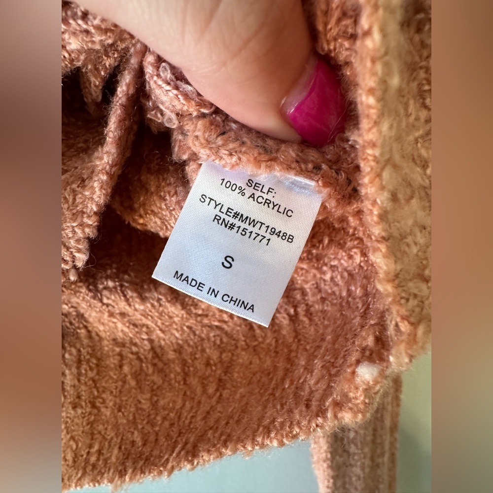 NWT BUCKLE
Le Lis Surplice Cropped Sweater - Picture 8 of 9